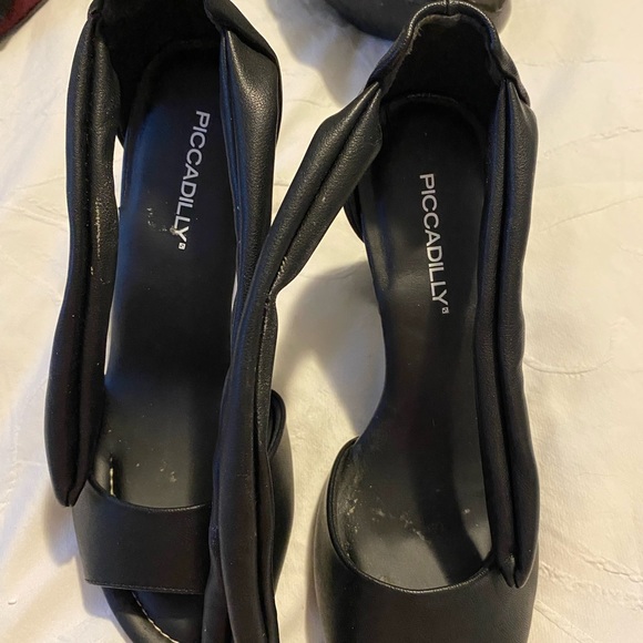 Black Picadilly heels - Picture 3 of 3